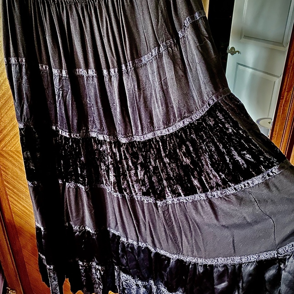 Gotta have this Long black skirt - Picture 2 of 3
